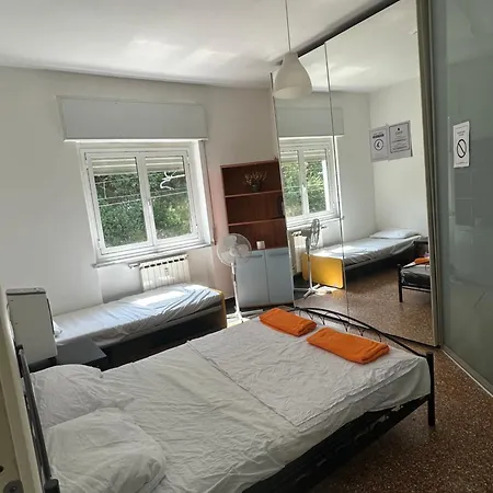 Centrum Twin & Triple Shared Bath Homestay *