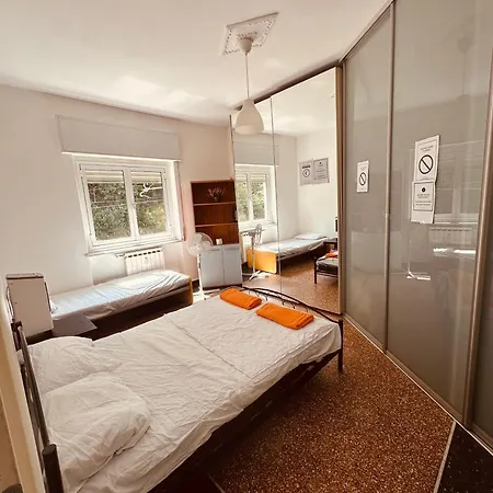 Homestay Centrum Twin & Triple Shared Bath