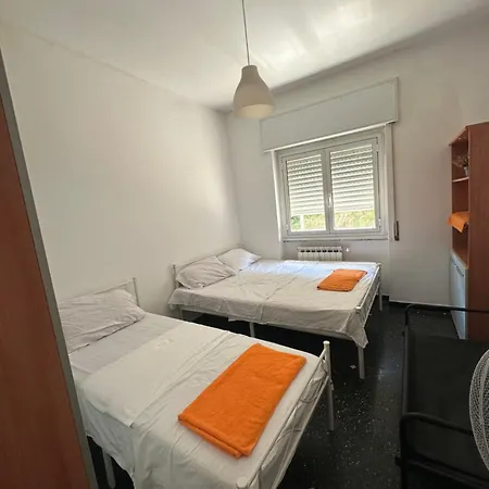 Centrum Twin & Triple Shared Bath Homestay *